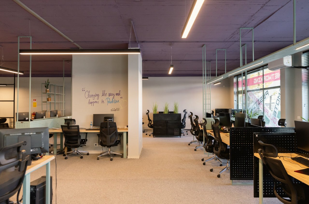 Dedicated Desk — Rruga B, view 2