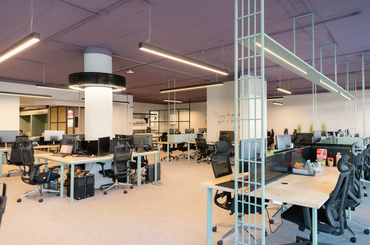 Dedicated Desk — Rruga B, view 3