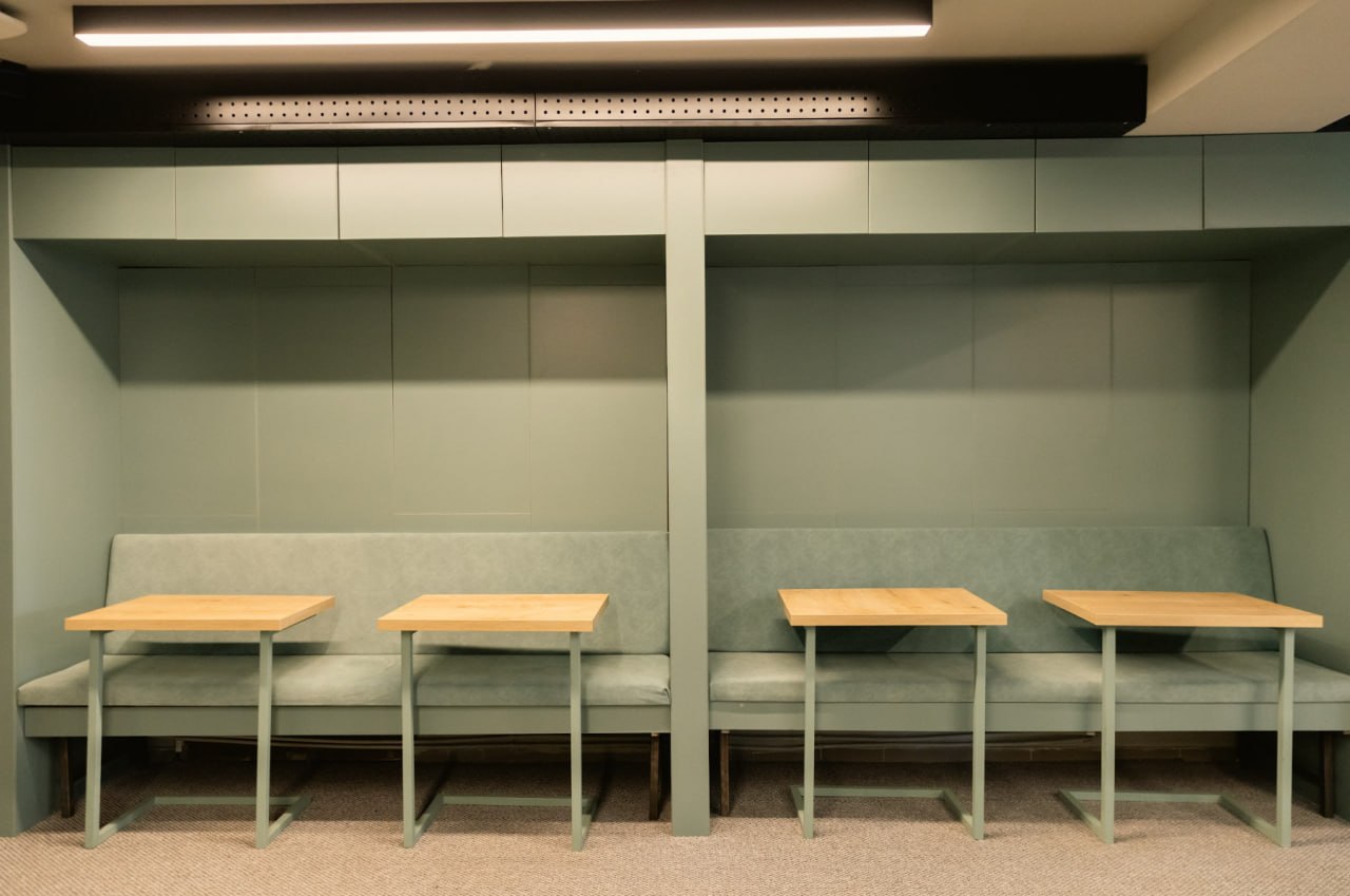 Hot Desk — Rruga B, view 2