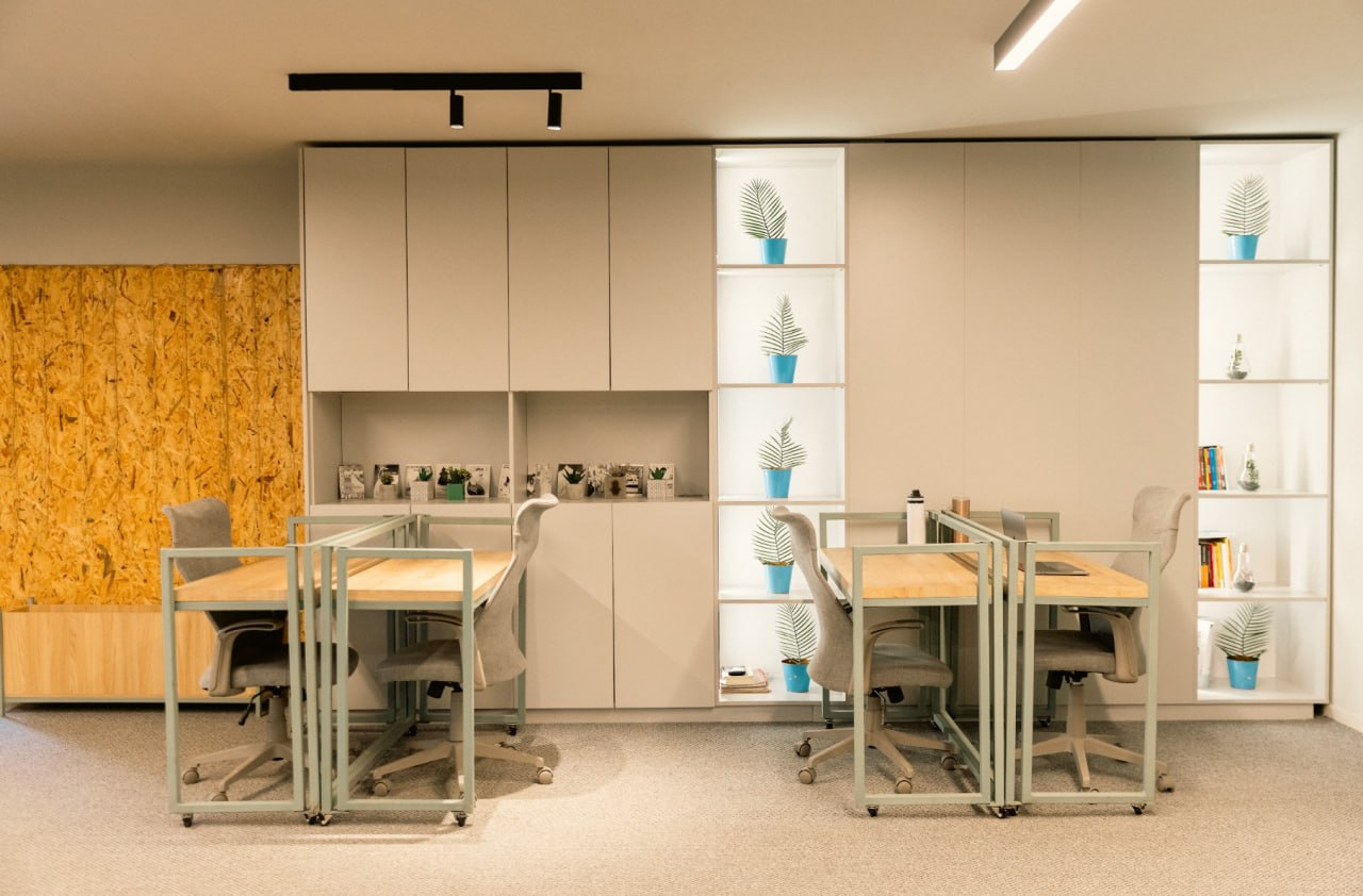 Hot Desk — Rruga B, view 3